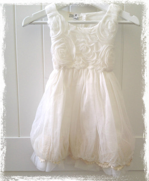 White petal and mesh puff layered dress. Dress46