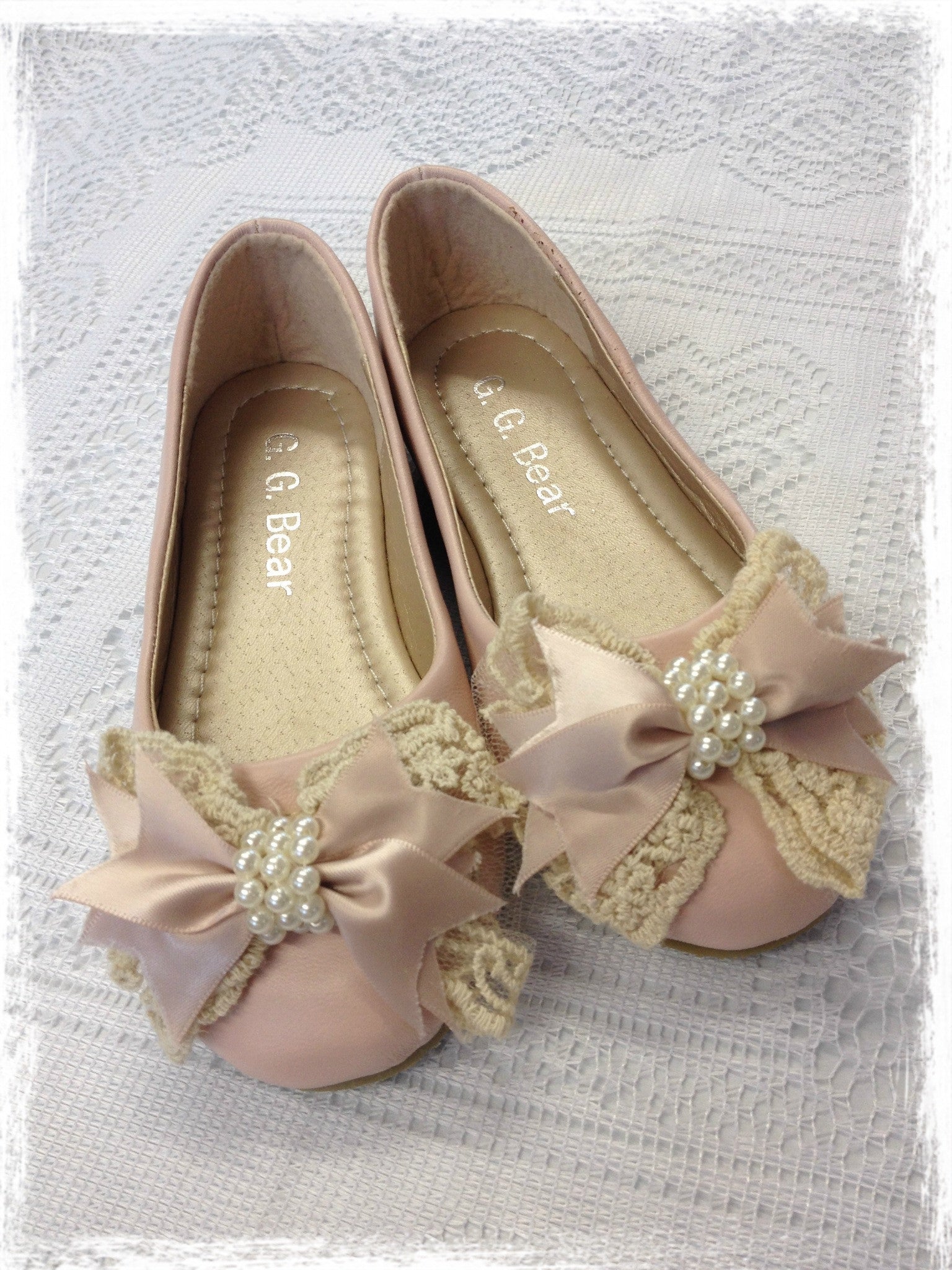 Girl pink & ivory vintage shoes. Shoes05