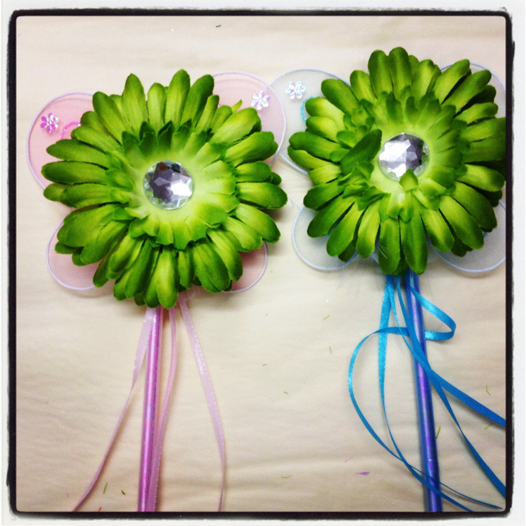 Green gerbera flower pink or blue fairy wand. Wand01