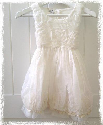 White petal and mesh puff layered dress. Dress46